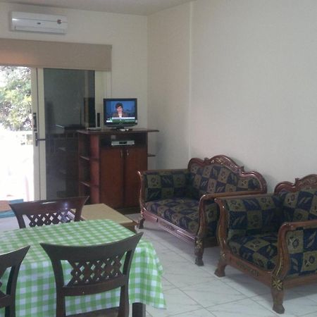 Chrysanthos Boutique Apartments Лимасол Екстериор снимка