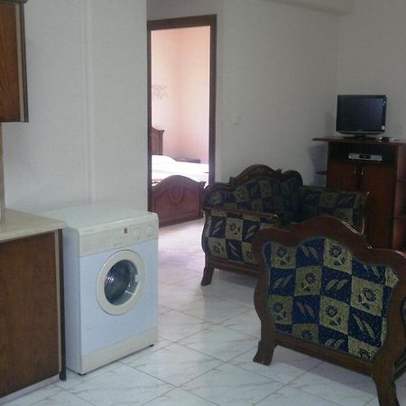 Chrysanthos Boutique Apartments Лимасол Екстериор снимка