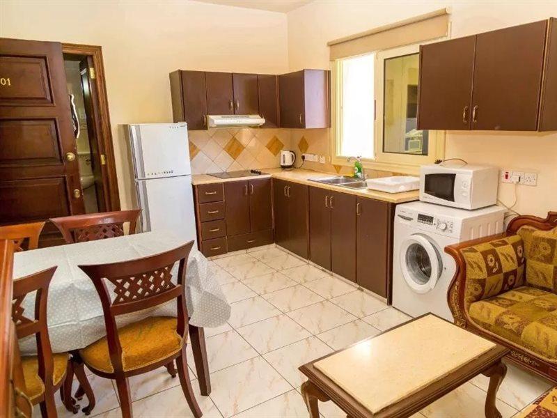 Chrysanthos Boutique Apartments Лимасол Екстериор снимка