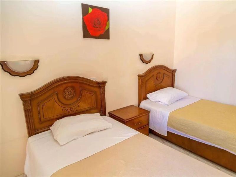 Chrysanthos Boutique Apartments Лимасол Екстериор снимка