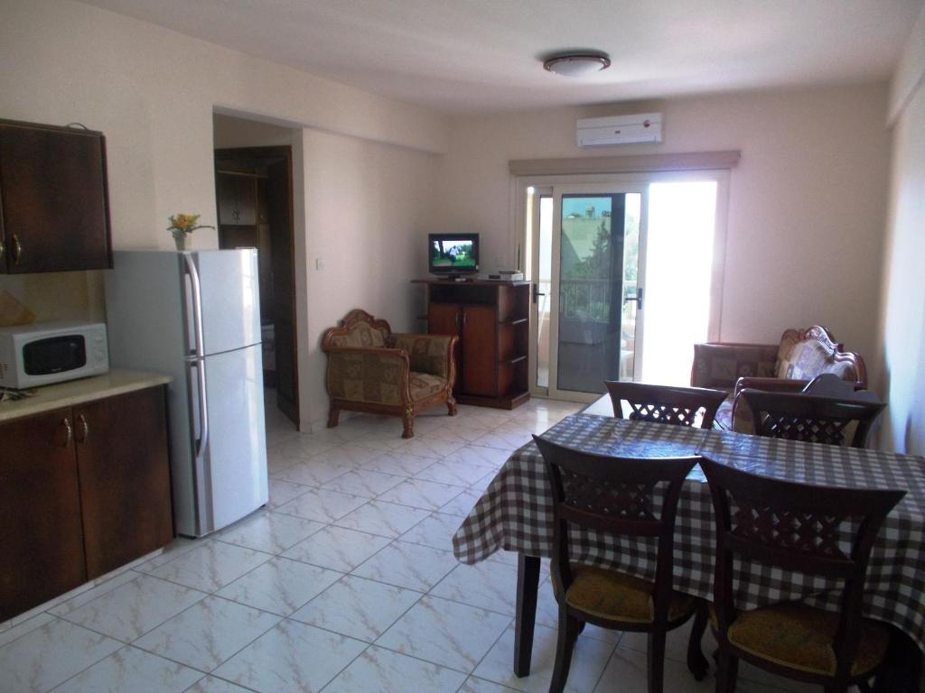 Chrysanthos Boutique Apartments Лимасол Екстериор снимка