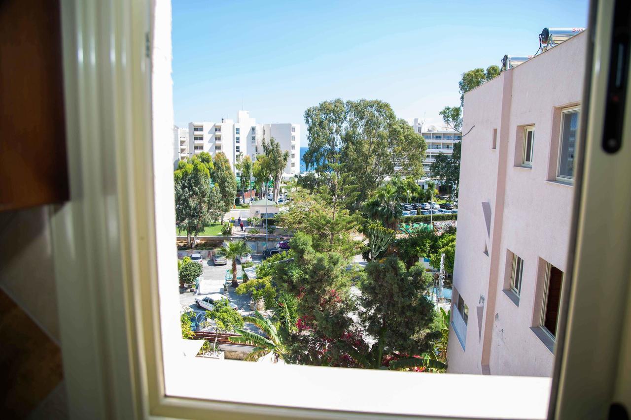 Chrysanthos Boutique Apartments Лимасол Екстериор снимка