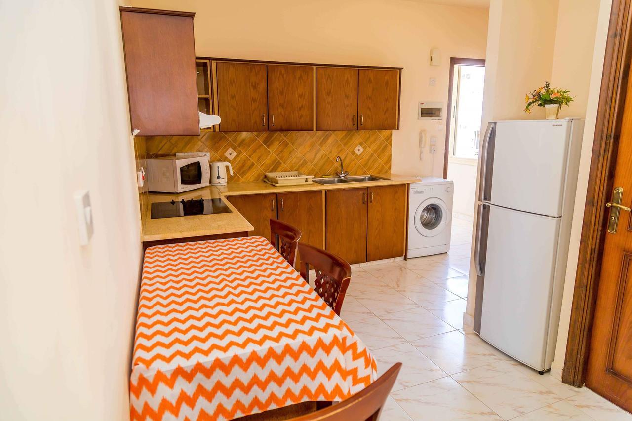 Chrysanthos Boutique Apartments Лимасол Екстериор снимка