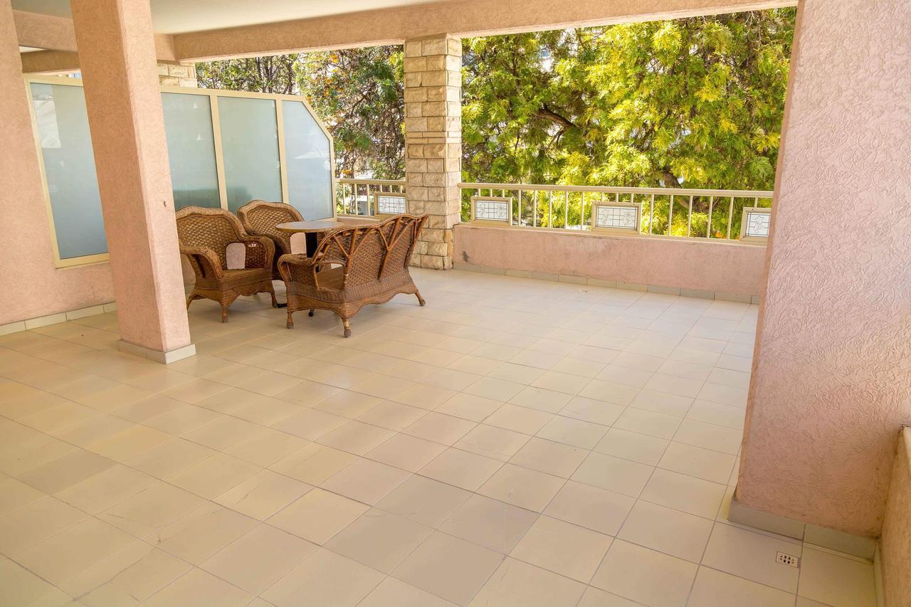 Chrysanthos Boutique Apartments Лимасол Екстериор снимка