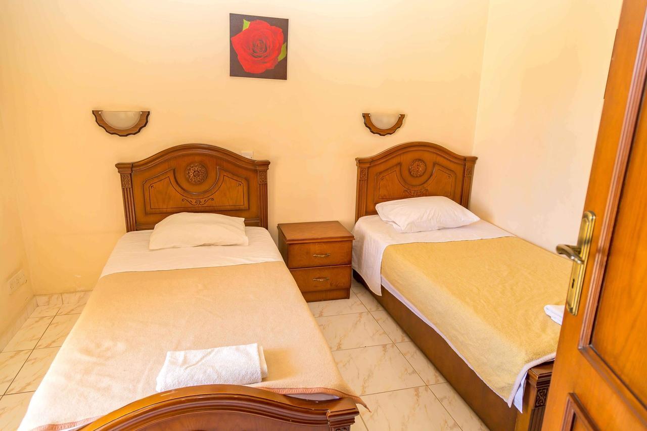 Chrysanthos Boutique Apartments Лимасол Екстериор снимка
