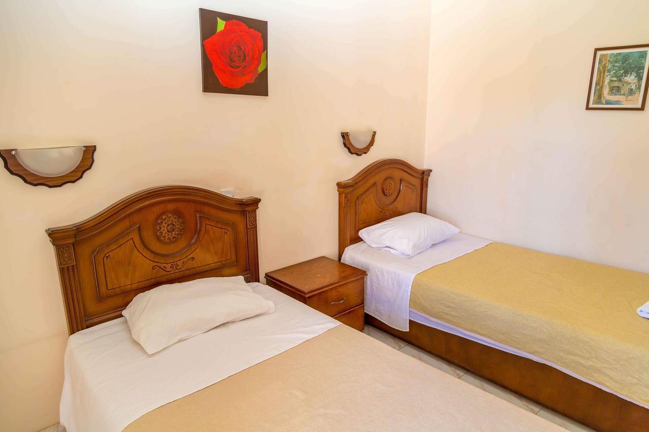 Chrysanthos Boutique Apartments Лимасол Екстериор снимка