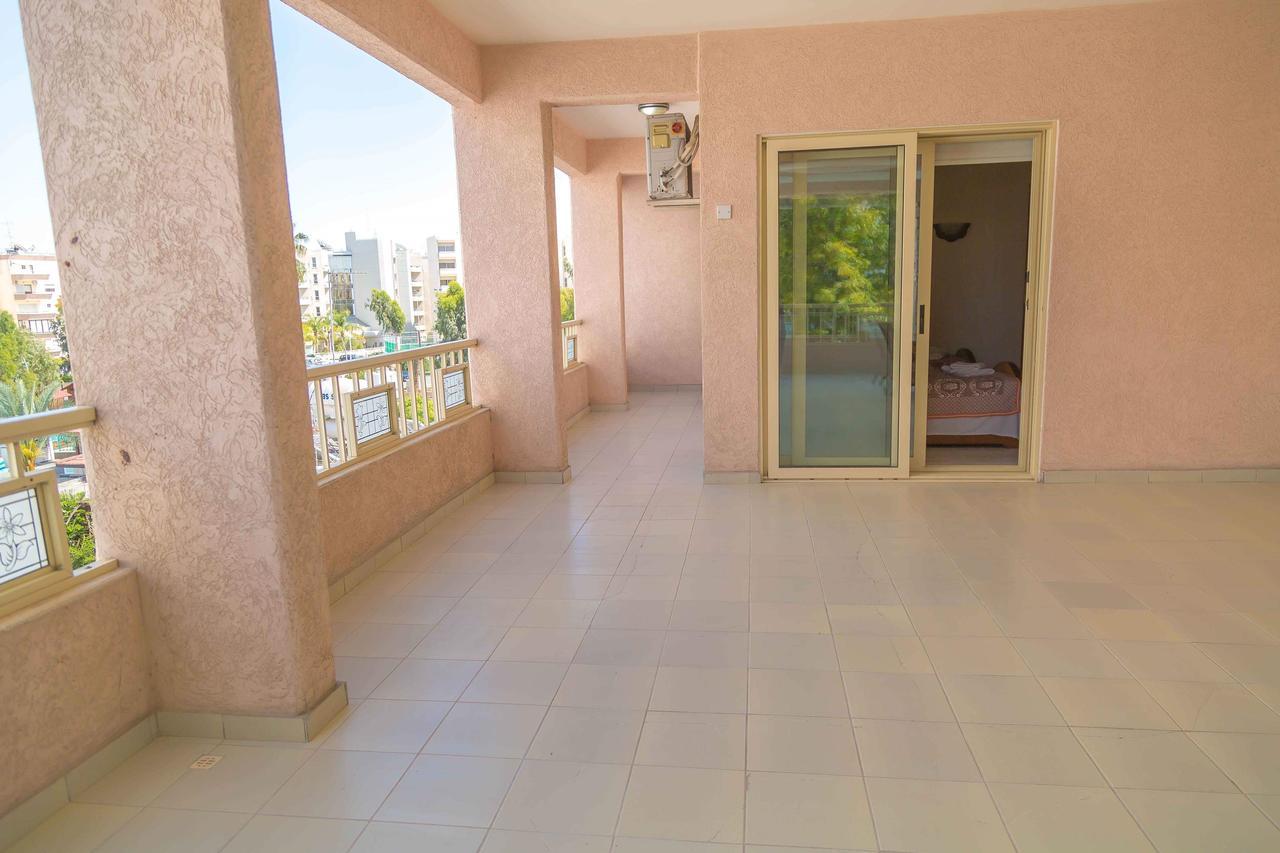 Chrysanthos Boutique Apartments Лимасол Екстериор снимка
