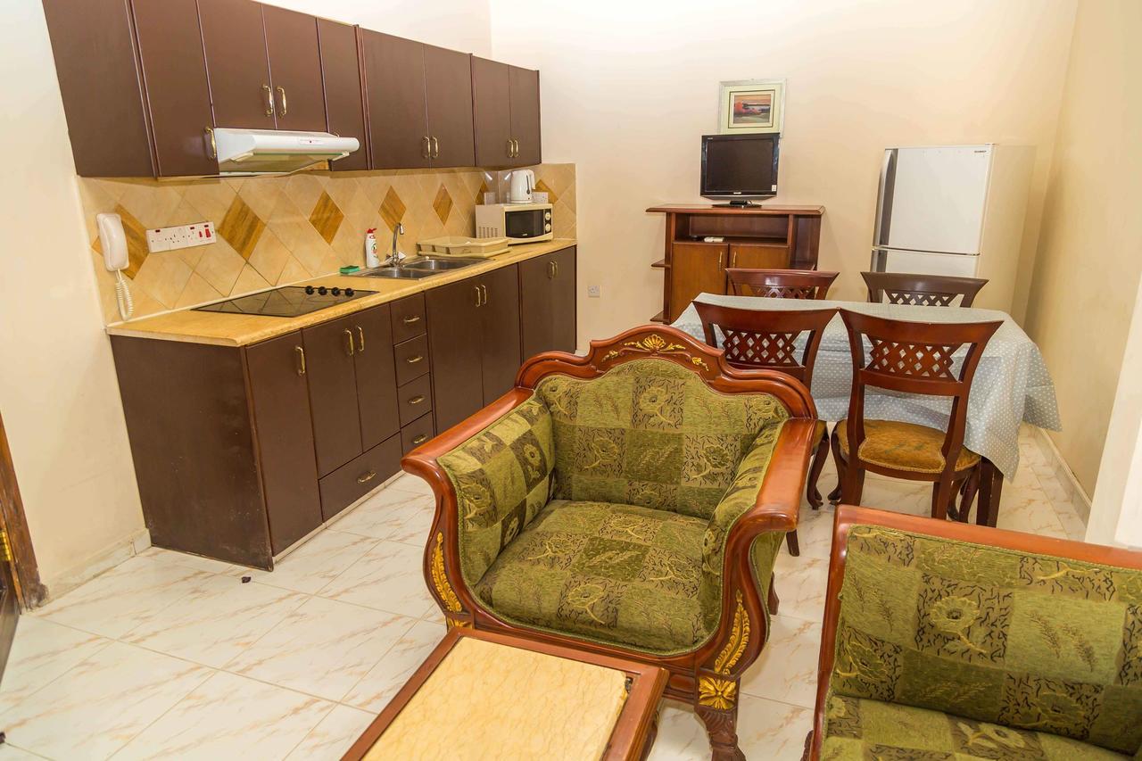 Chrysanthos Boutique Apartments Лимасол Екстериор снимка