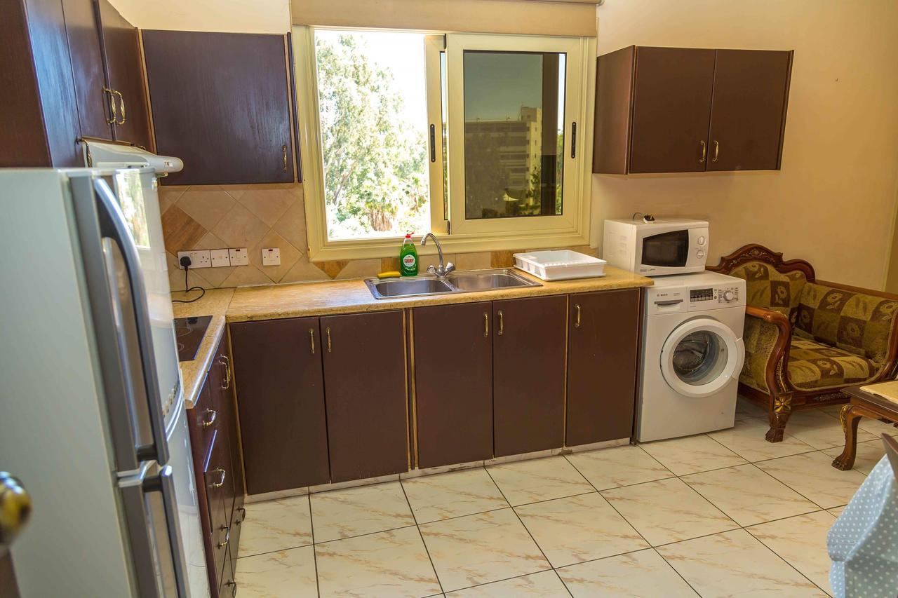 Chrysanthos Boutique Apartments Лимасол Екстериор снимка