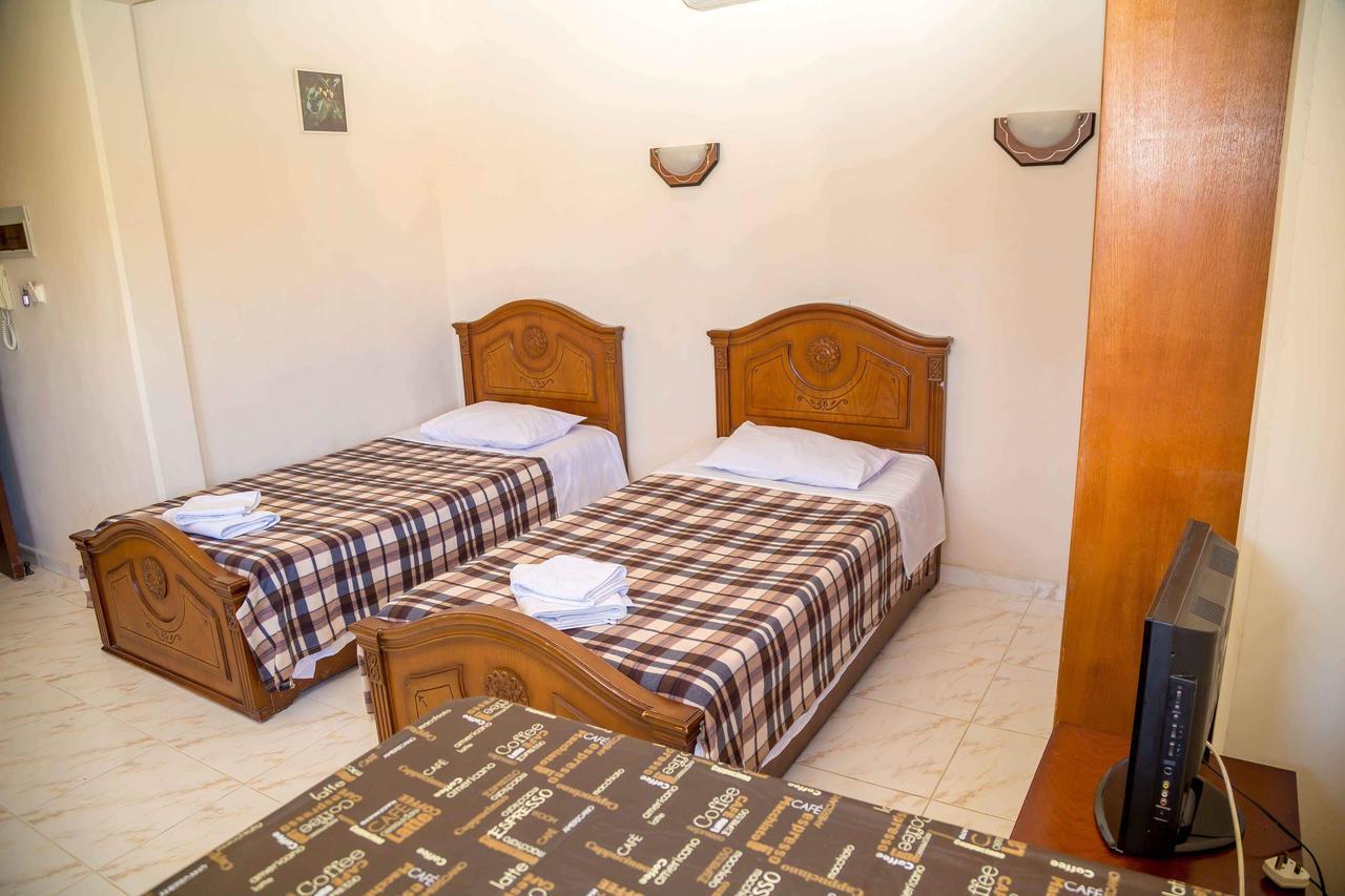 Chrysanthos Boutique Apartments Лимасол Екстериор снимка