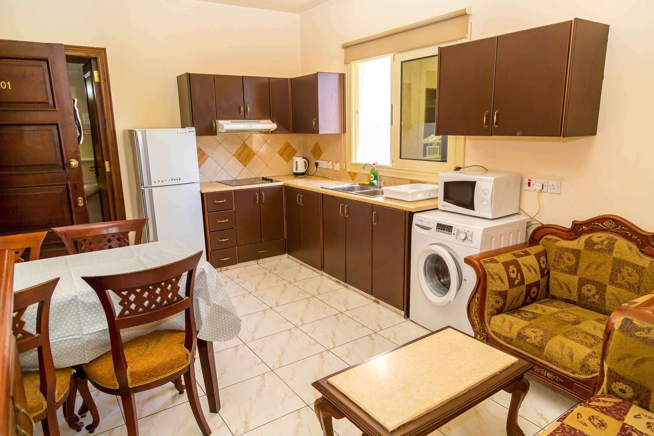 Chrysanthos Boutique Apartments Лимасол Екстериор снимка