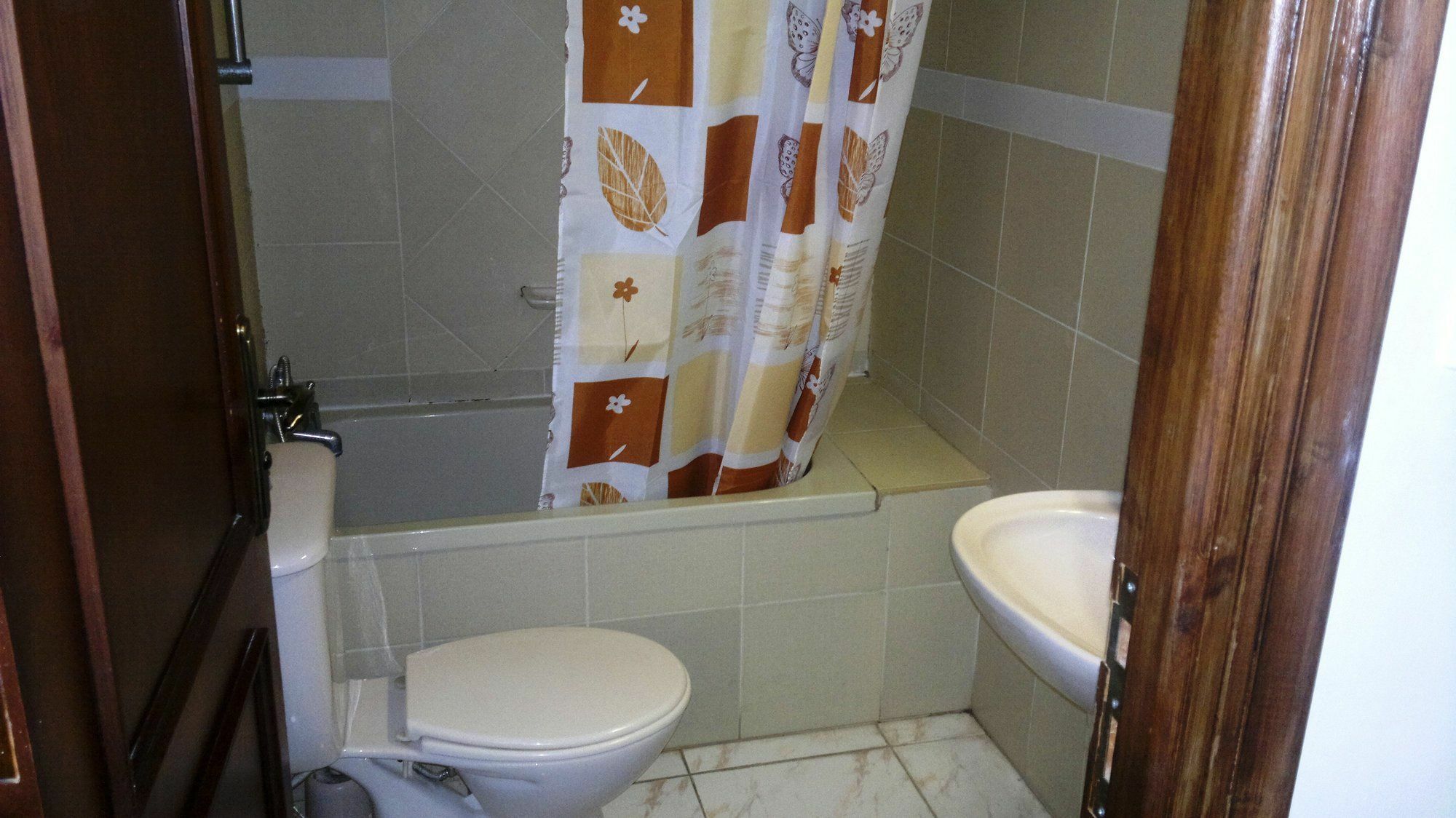 Chrysanthos Boutique Apartments Лимасол Екстериор снимка