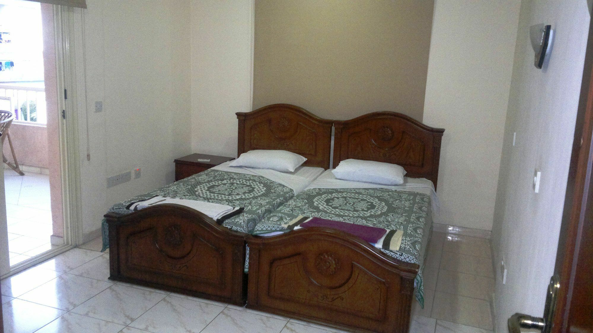 Chrysanthos Boutique Apartments Лимасол Екстериор снимка
