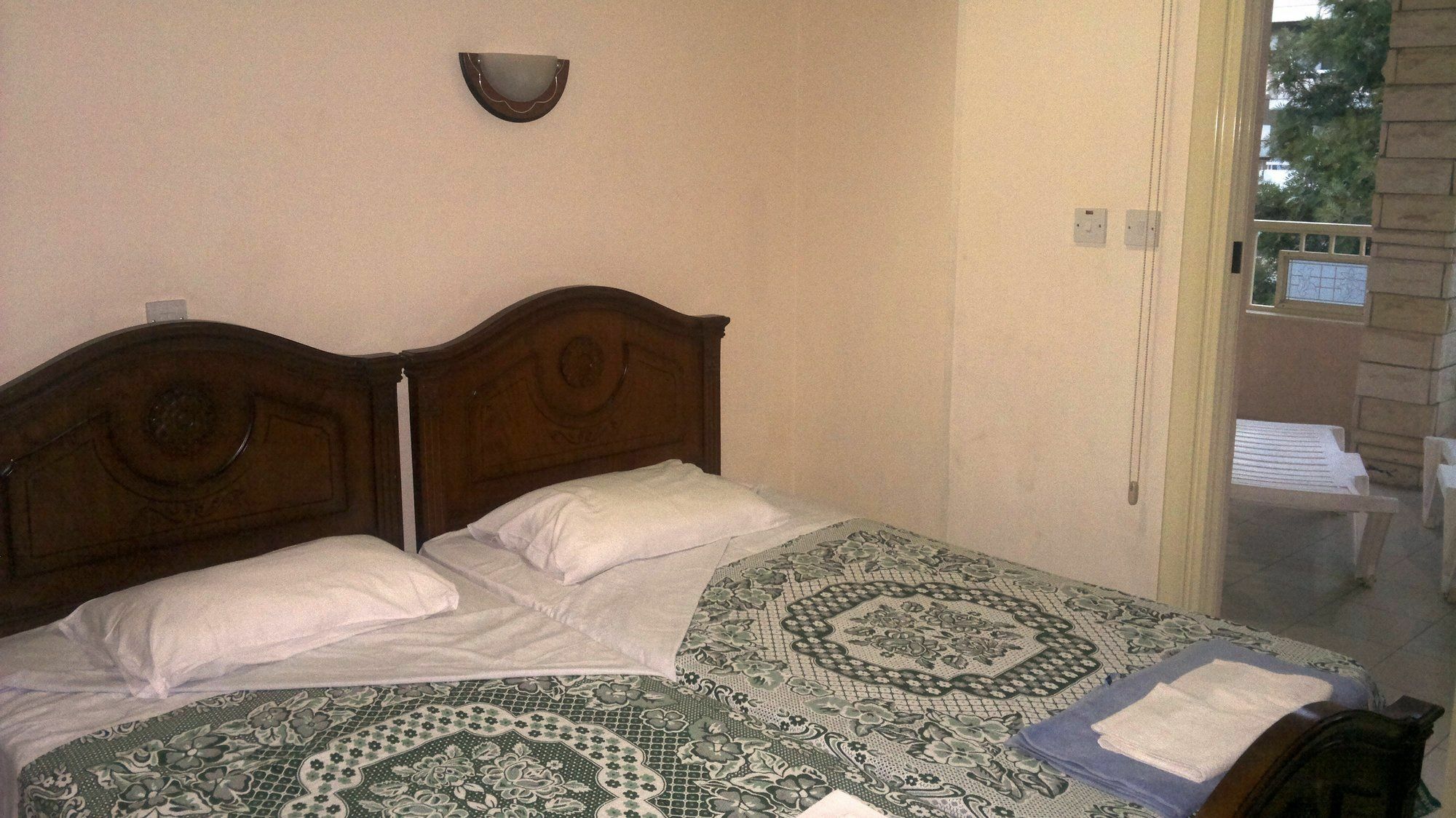 Chrysanthos Boutique Apartments Лимасол Екстериор снимка