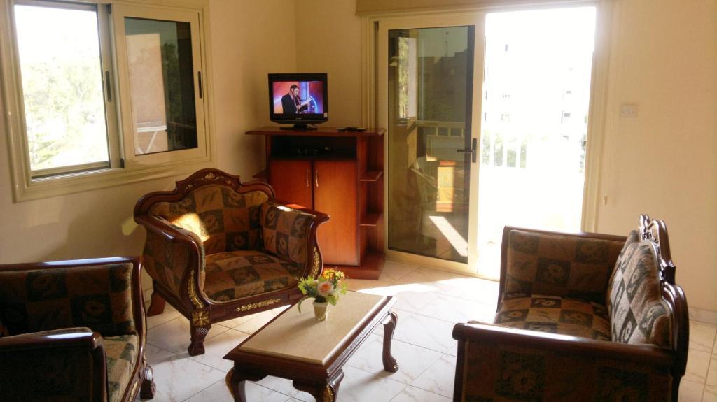 Chrysanthos Boutique Apartments Лимасол Екстериор снимка